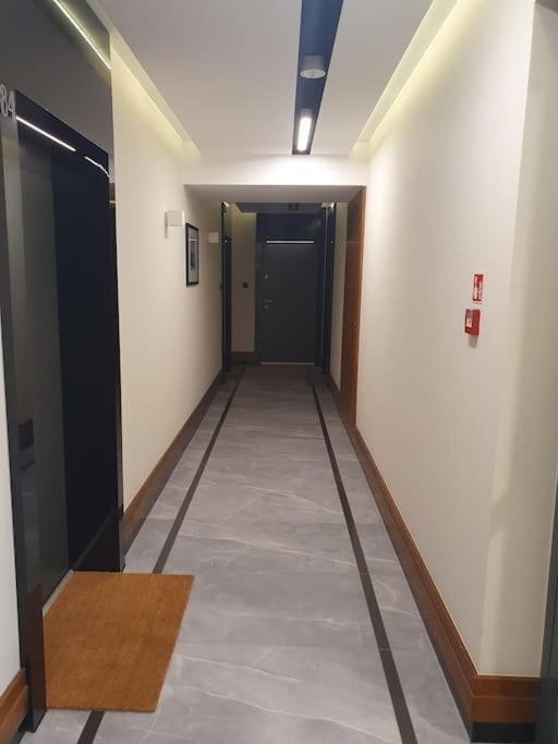 Strict Center Apartment *